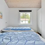 Karina - 150m To The Fjord By Interhome